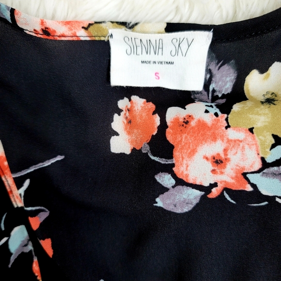 SIENNA SKY Floral Blouse - Picture 10 of 14